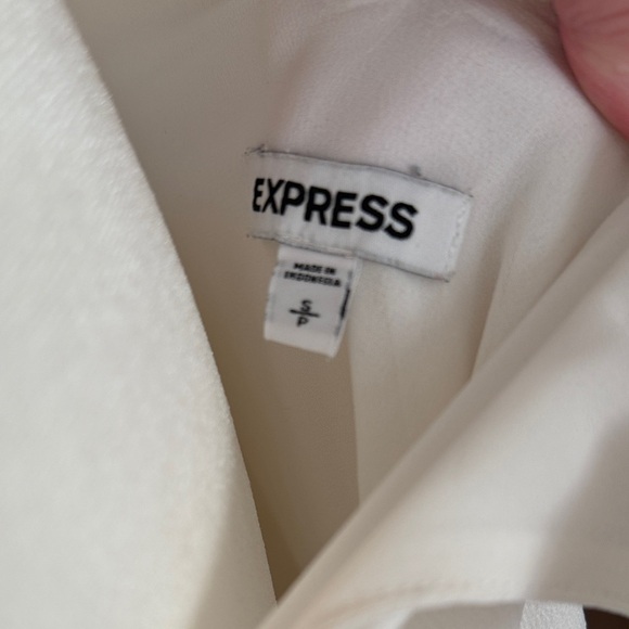 Elegant White Women's Top - Picture 2 of 6